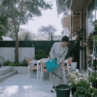 Bán nhà phố, cặp vợ chồng trung niên chuyển ra ngoại ô ở nhà 360m²: Giảm chi phí sống, làm 4 giờ/ngày vẫn đủ đầy