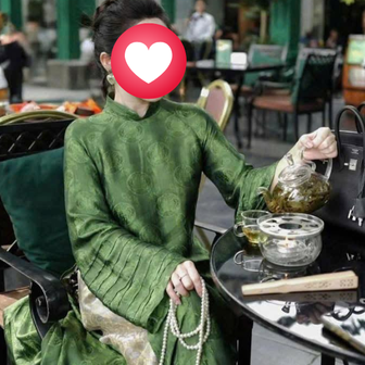 Cô gái "bóc phốt" shop online vì chiếc áo dài 4 triệu thảm họa