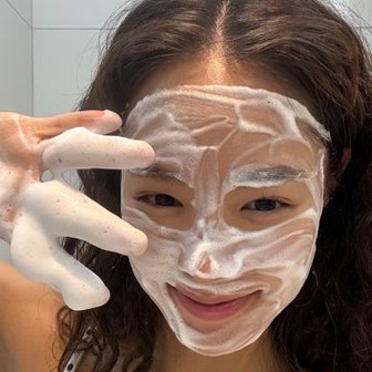 Bác sĩ chỉ rõ loại sữa rửa mặt tốt nhất chị em nên dùng, làn da đến tuổi lão hóa càng cần hơn