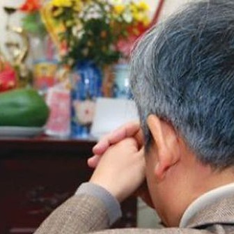 Thắp hương buổi tối có sai không? Đây là khung giờ tốt được khuyên nhiều nhất