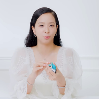 Sao hạng A và nỗi sợ hôi miệng: Jisoo, Lisa, Karina... đều không thể sống thiếu "bảo bối" này