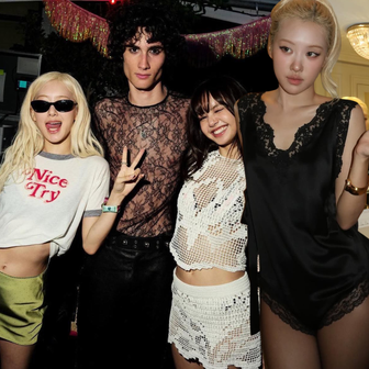 Từ nay hãy gọi Rosé là "bà hoàng váy lụa": Lăng xê từ Hàn đến Paris, California... không trật 1 nhịp nào