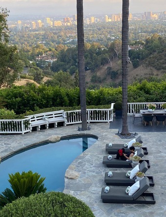 Lấy kính lúp soi nơi ở của 7 "phú ông" BTS: Định giá 437 tỷ, ngỡ bối cảnh phim Hollywood, Google cạn từ khen!