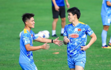 Dàn trai đẹp U22 Việt Nam khoe visual sáng bừng, Đình Bắc tươi rói trong buổi tập chuẩn bị cho giải U23 châu Á