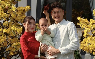 Sốc visual Văn Lâm - Yến Xuân ngày Tết nhưng chưa phải tất cả, chi tiết "thông gia chung khung hình" mới gây chú ý