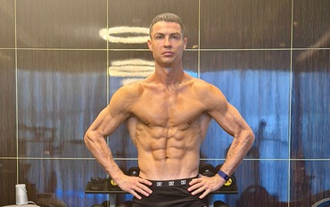 Hôm nay, Ronaldo tròn 41 tuổi: Cơ bắp vẫn 6 múi cuồn cuộn!