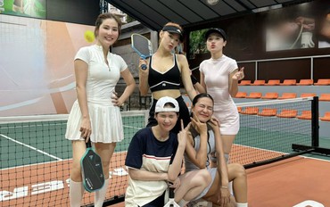 Minh Hằng khoe visual trắng phát sáng, "cày việc" 25 tiếng liên tục vẫn phải ra sân pickleball "đọ trình" cùng Ngọc Trinh