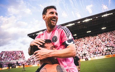 Messi cán mốc 900 bàn thắng, so với Ronaldo thì thế nào?