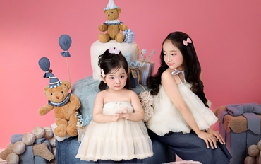 Phát sốt trước visual xinh yêu như búp bê của Anna, Lisa nhà Khánh Thi - Phan Hiển