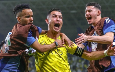 Ronaldo toả sáng giúp Al Nassr hạ Al Ahli: Đáp trả fan cực gắt bằng 5 chiếc cúp Champions League