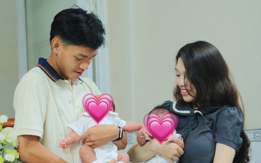 Tiền đạo lấy vợ sớm nhất U23 Việt Nam hạnh phúc đón cặp song sinh đầu lòng