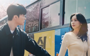 Faker nắm tay tỏ tình Karina (aespa)