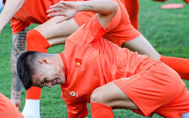 Quang Hải chăm chỉ tập luyện giữa những bàn tán về phong độ