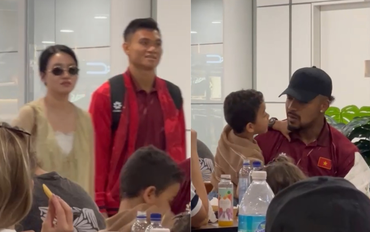 Xuân Son tranh thủ chơi với con trai, Xuân Mạnh cùng vợ đi mua sắm tại sân bay trước giờ tuyển Việt Nam về nước
