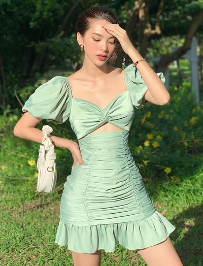 Ngắm 10 set váy của Huyền Lizzie và Quỳnh Lương để có thêm ý tưởng mặc đẹp suốt mùa hè