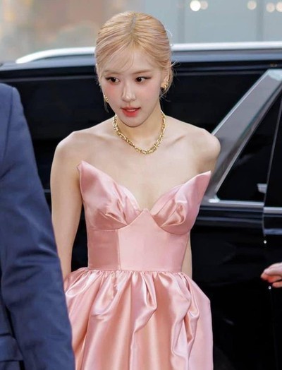 Rosé xinh "quá đáng" tại sự kiện Tiffany & Co., thay đổi 1 chi tiết khiến fan không khỏi bất ngờ