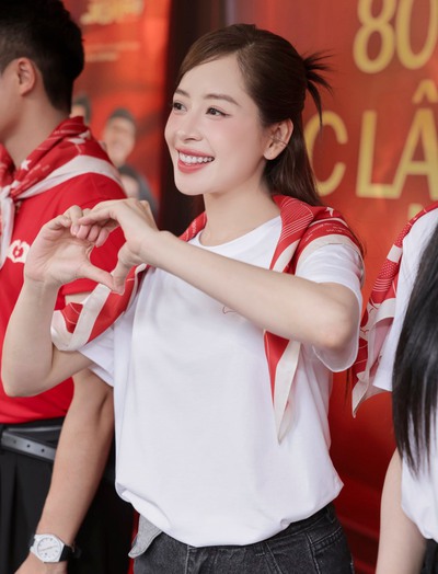 Chi Pu thẩm mỹ răng gây tranh cãi mạng xã hội, bạn chọn nụ cười duyên nguyên bản hay thần thái sang chảnh hiện tại?