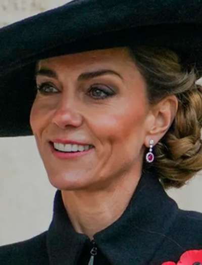 Đôi khuyên tai 2,6 tỷ đồng của Vương phi Kate