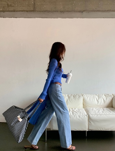 Lý do cần có áo len sáng màu trong tủ đồ: Phối đơn giản cũng trẻ ra vài tuổi, độ sang xịn miễn bàn