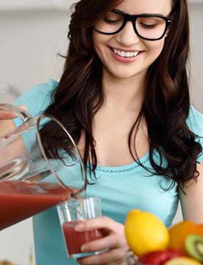 Bác sĩ chia sẻ một loại nước trái cây 3 thành phần có thể giúp làn da "sáng từ gốc" trong suốt mùa đông