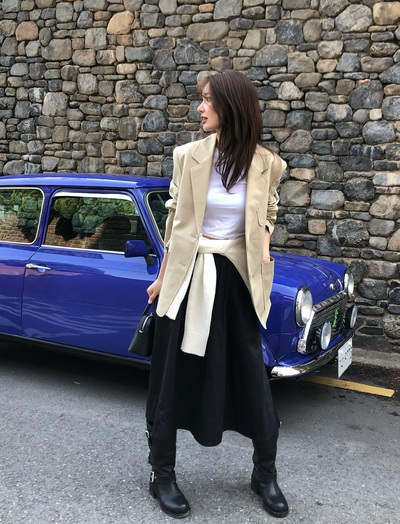 Đang hot hơn cả trang phục màu đen chính là đồ màu trắng - be: Trẻ trung hơn nhiều, tinh tế đỉnh cao