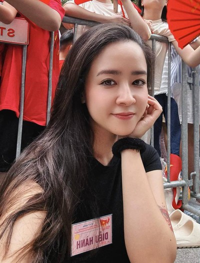 Nhan sắc của nữ diễn viên U40 khiến Huyền Lizzie dè chừng