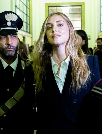 Vẻ mặt nhởn nhơ đến lạnh người của ngôi sao sắp đi tù vì ăn chặn tiền từ thiện