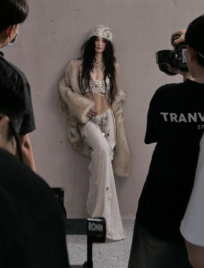 Sohu đăng bài dài khen một “nàng thơ” Việt: Người đẹp hớp hồn từ những giây đầu tiên