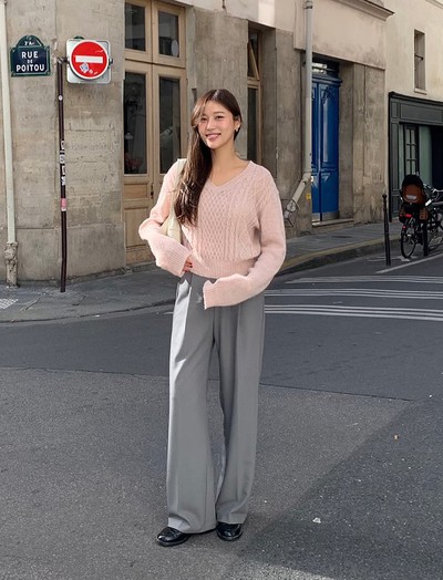 5 mẫu áo hoàn hảo để mix cùng quần ống rộng, mặc đơn giản mà chuẩn sành điệu chính là đây