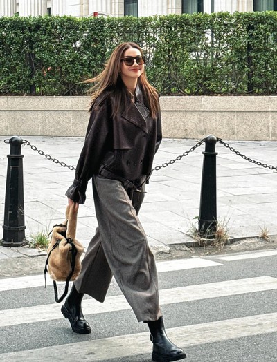 Phạm Thanh Hằng mặc gì cũng trẻ trung là nhờ 4 mẫu giày hack tuổi