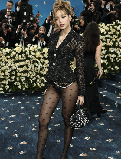 HOT: Lisa làm nên lịch sử với Met Gala 2026