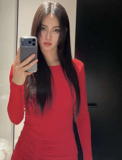 Bạn gái Đức Phạm đáp trả loạt comment soi mói, đề nghị mọi người xem và khen!