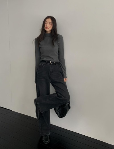 Mẹ tôi bảo: Cứ mặc đồ đen theo 5 công thức này là "auto" sang chảnh