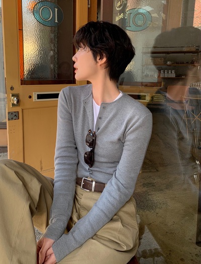 Áo len màu trung tính có 5 cách mặc đơn giản, nhưng sành điệu hết mức