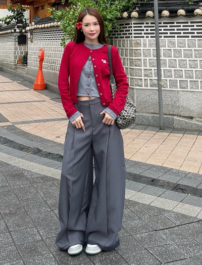 Nhìn tưởng cô sinh viên nào nhưng hóa ra mỹ nhân này đã U40, 5 món thời trang chính là "chìa khóa" hack tuổi