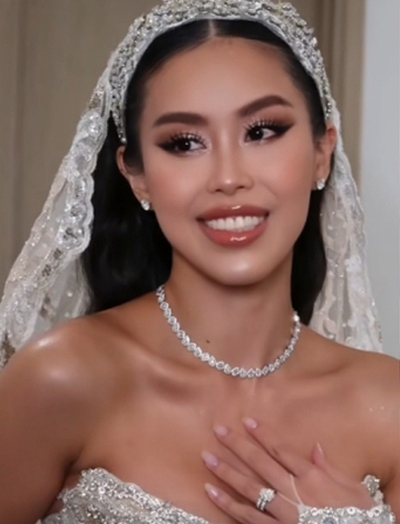 Váy cưới của Tiên Nguyễn được đặt thiết kế riêng ở nước ngoài rồi vận chuyển về Việt Nam