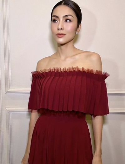 Đã tìm ra bộ đầm đỏ "tuyệt phẩm" mà Hà Tăng diện tại lễ cưới Tiên Nguyễn: Không cần trang sức, vẫn sang ngút ngàn