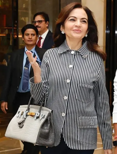 Túi Hermès da cá sấu của người phụ nữ giàu nhất châu Á gắn vật thể lạ