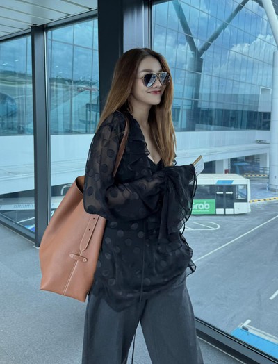 Tham khảo từ Phạm Thanh Hằng 4 mẫu áo dài tay đẹp hoàn hảo cho phụ nữ trên 40 tuổi