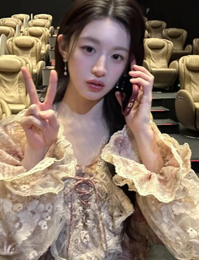 Tình mới của Kim Seon Ho là nữ thần dao kéo đẹp nhất Hàn Quốc, dáng cũng đẹp miễn bàn nhờ 2 bí quyết