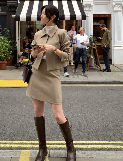 4 mẫu chân váy trẻ trung hơn nhiều so với chân váy đen, chị em đừng "đóng khung" style nữa