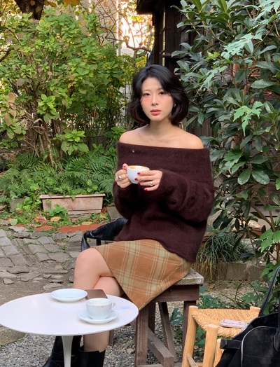 Hai tông màu trang phục đang "soán ngôi" đồ đen: Mặc lên nổi bật hơn nhưng sang trọng chẳng kém