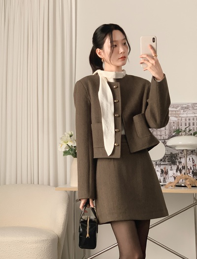 Hot nhất hiện tại là áo khoác dạ với 4 kiểu cực sang nên sắm cho Tết