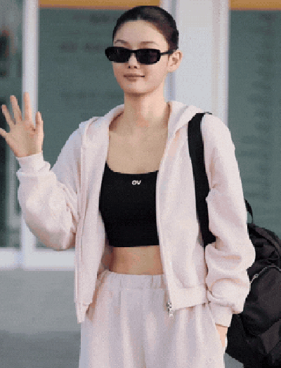 Kim Yoo Jung đổi style gái Mỹ