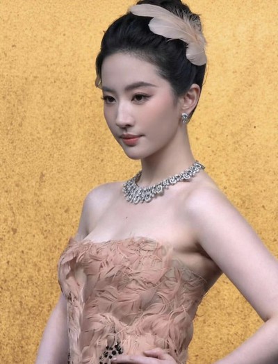 Lưu Diệc Phi bị chê “mất hào quang”