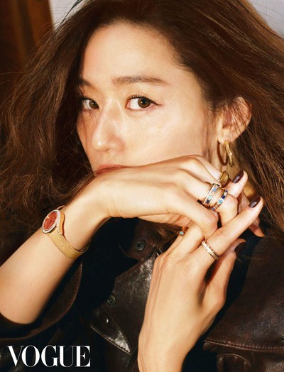 Sát sinh nhật 45, "mợ chảnh" Jun Ji Hyun lên bìa Vogue, nhìn trang sức khoác lên người mà cảm thán: Không ai sánh bằng