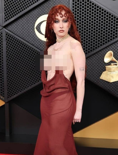 Thảm đỏ Grammy xuất hiện váy khoe thân phản cảm, nản nhất là cách che vòng 1 quá lố lăng