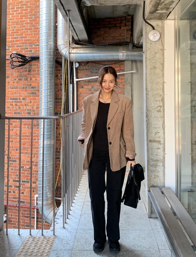 Thời tiết này mặc áo blazer là đẹp nhất: 5 công thức muốn áp dụng suốt Tết không chán