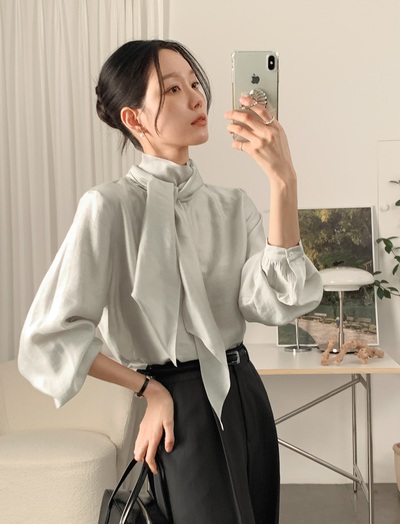 Sự trở lại của một mẫu áo công sở: Mặc lên sang chảnh cả set đồ, sang tới mùa thu mặc vẫn đẹp