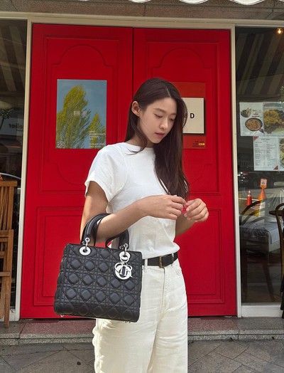 Mỹ nữ đóng cùng Song Hye Kyo trong siêu phẩm sắp chiếu: Nhan sắc như thiên thần, style xuất sắc